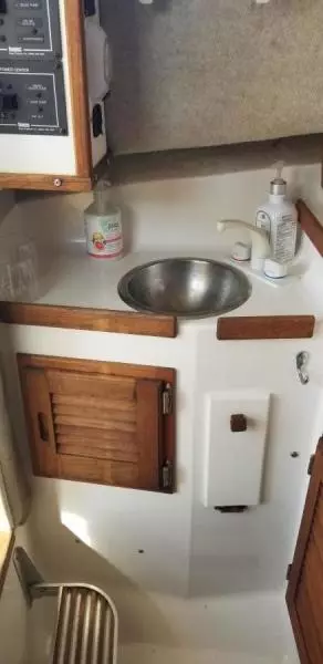 2000 Atlas 25 Pilot House