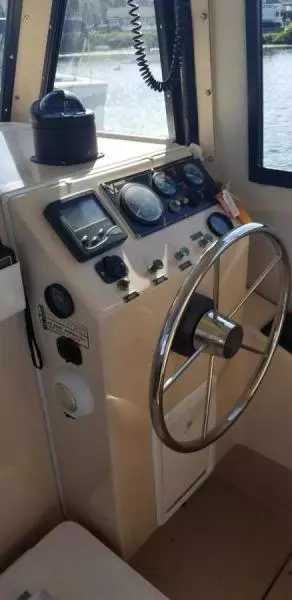 2000 Atlas 25 Pilot House