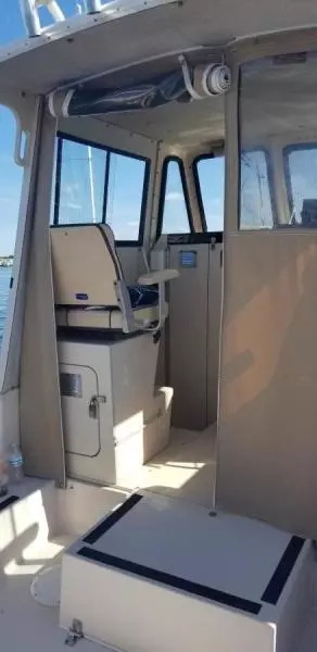 2000 Atlas 25 Pilot House