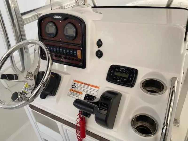 2013 Sea Hunt 211 Ultra