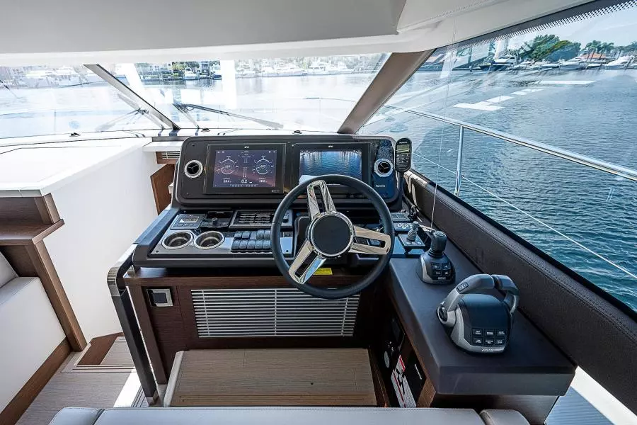 2022 Prestige 520 Fly