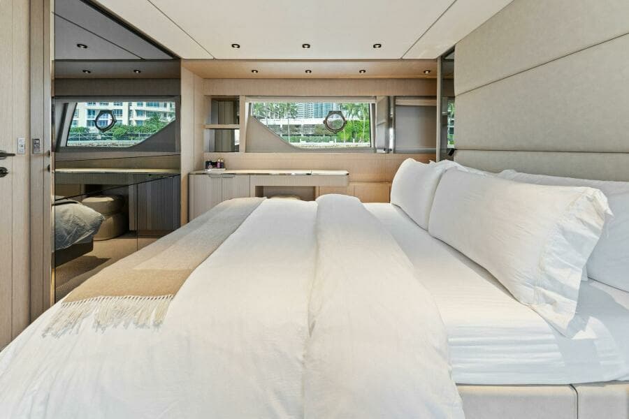 2023 Ferretti Yachts 780