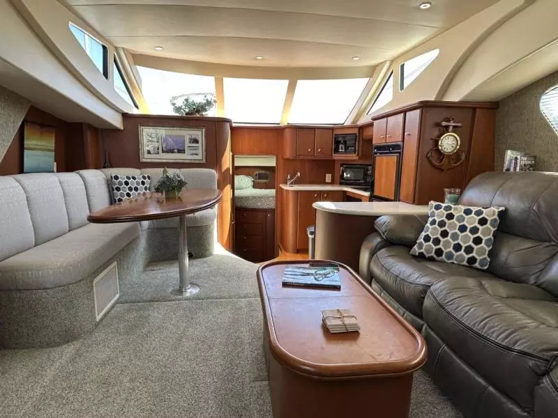 2004 Silverton 39 Motor Yacht