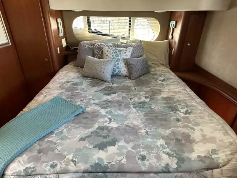 2004 Silverton 39 Motor Yacht