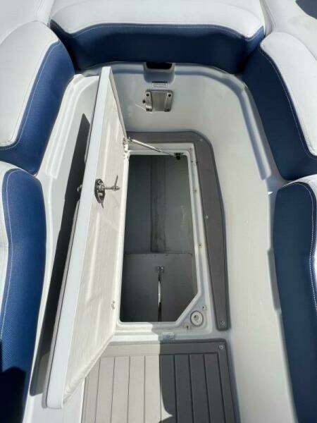 2022 Crownline E305 XS