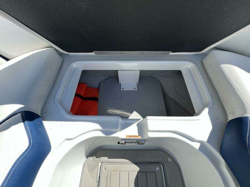 2022 Crownline E305 XS