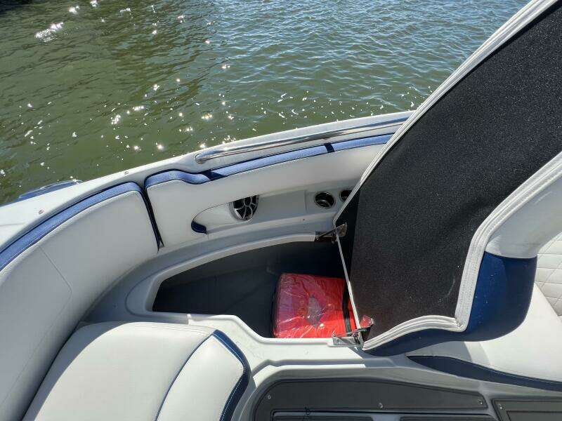 2022 Crownline E305 XS