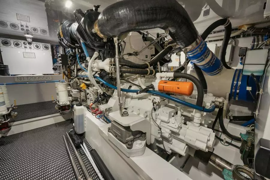 2020 Hatteras Convertible GT59