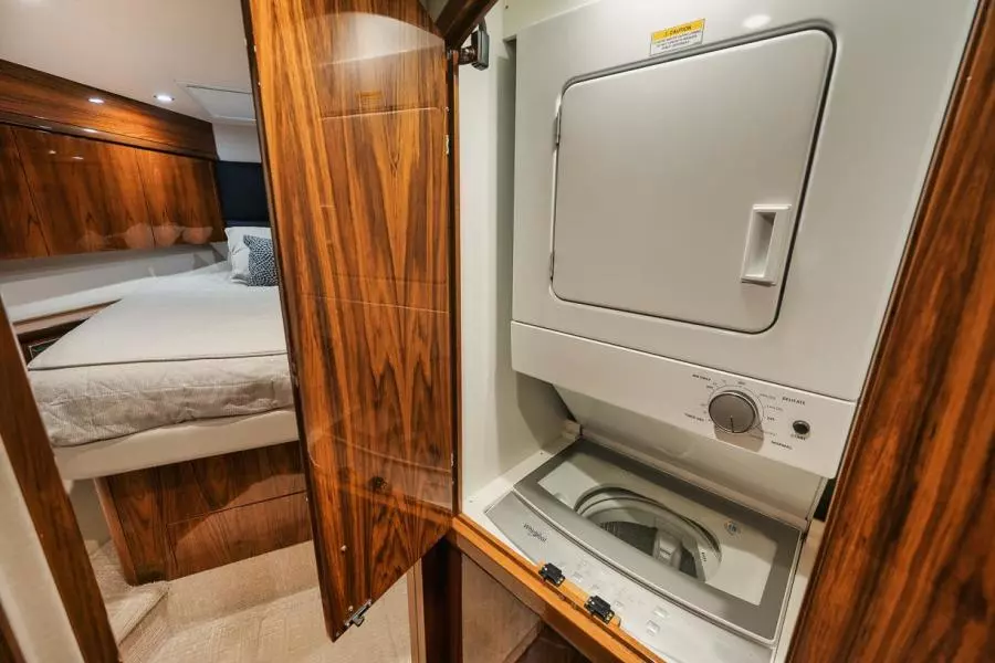 2020 Hatteras Convertible GT59