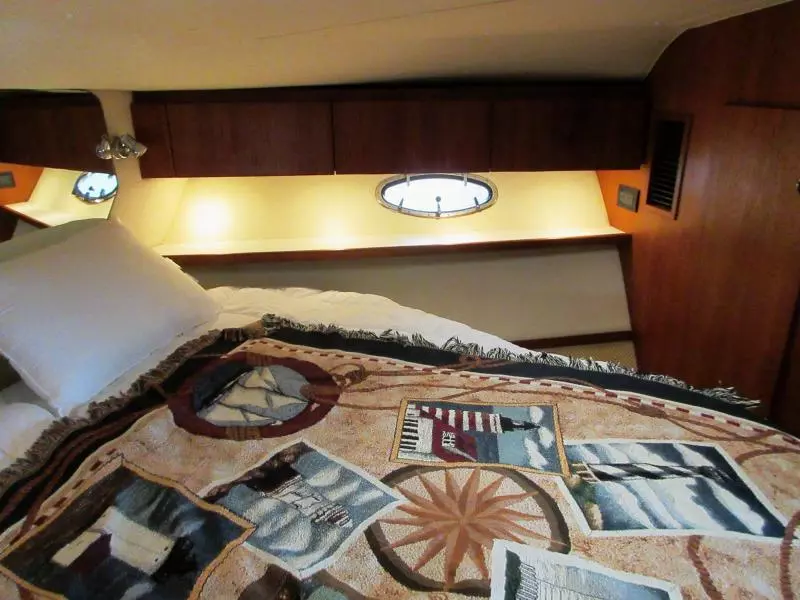 Berth, starboard side