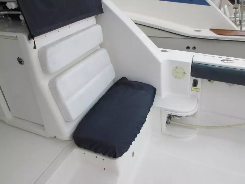 Cockpit, starboard forward seating