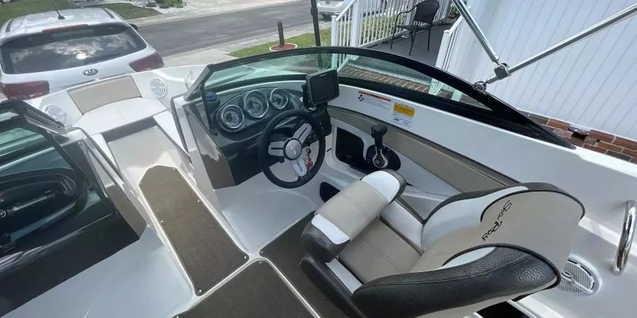 2015 Sea Ray 190 Sport