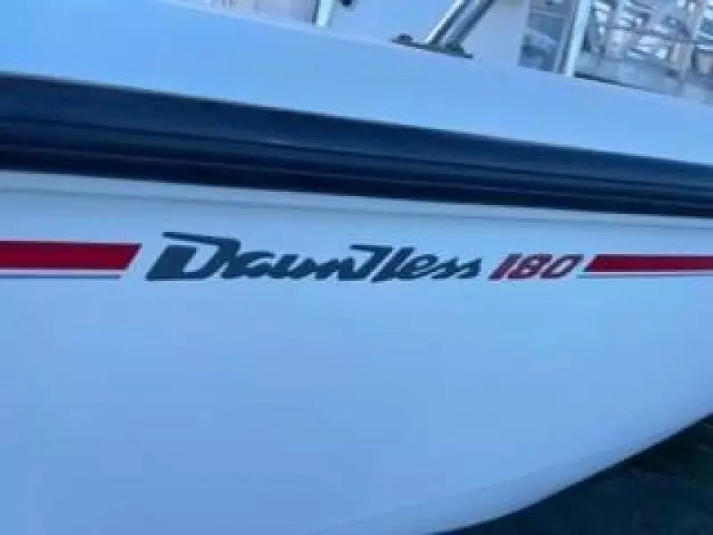 2003 Boston Whaler Dauntless 180