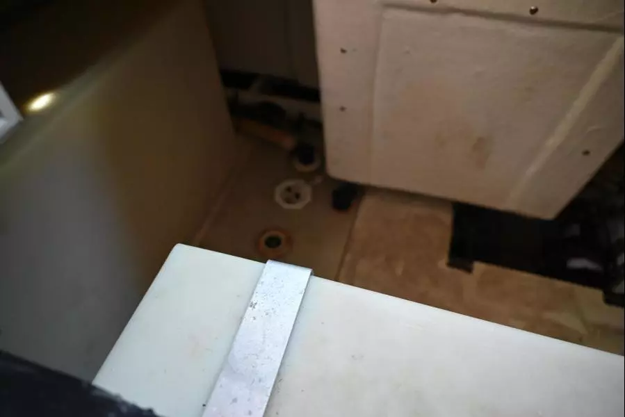 2004 Cruisers Yachts 405 Express Motor Yacht