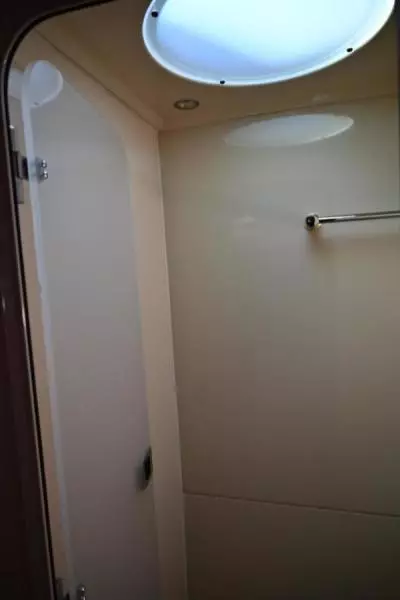 2004 Cruisers Yachts 405 Express Motor Yacht