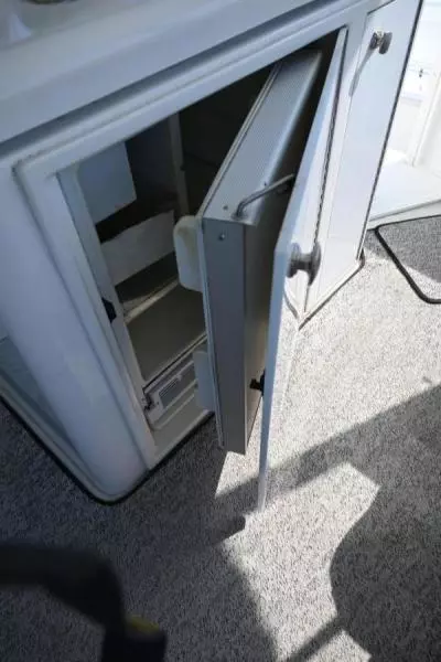 2004 Cruisers Yachts 405 Express Motor Yacht