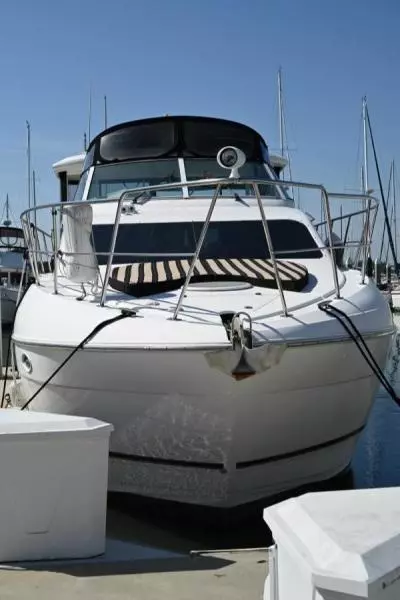 2004 Cruisers Yachts 405 Express Motor Yacht