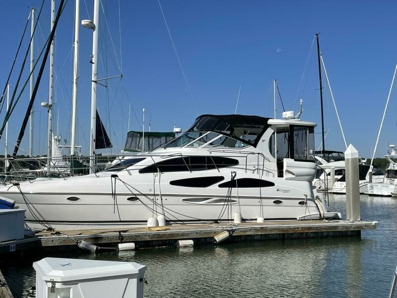 2004 Cruisers Yachts 405 Express Motor Yacht