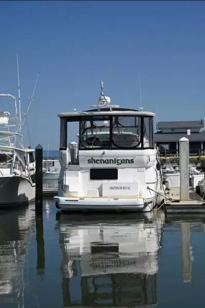 2004 Cruisers Yachts 405 Express Motor Yacht