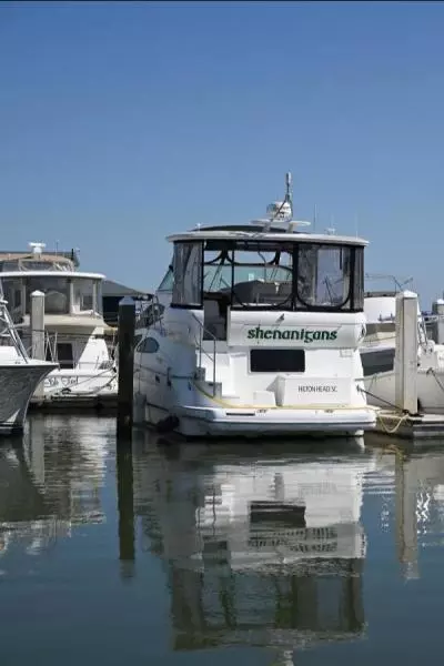 2004 Cruisers Yachts 405 Express Motor Yacht