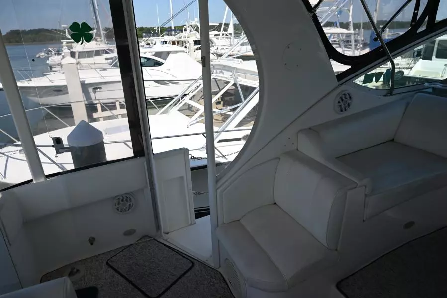 2004 Cruisers Yachts 405 Express Motor Yacht