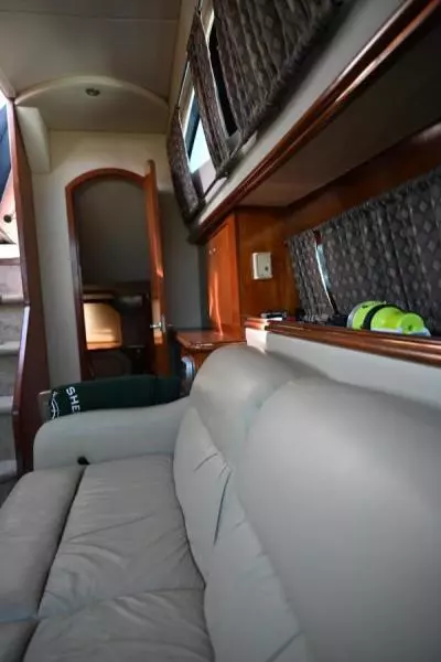 2004 Cruisers Yachts 405 Express Motor Yacht