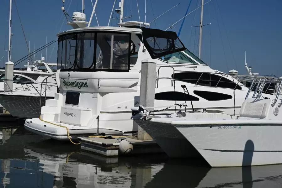 2004 Cruisers Yachts 405 Express Motor Yacht