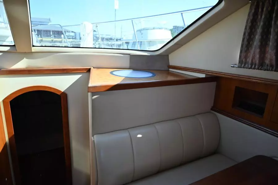 2004 Cruisers Yachts 405 Express Motor Yacht