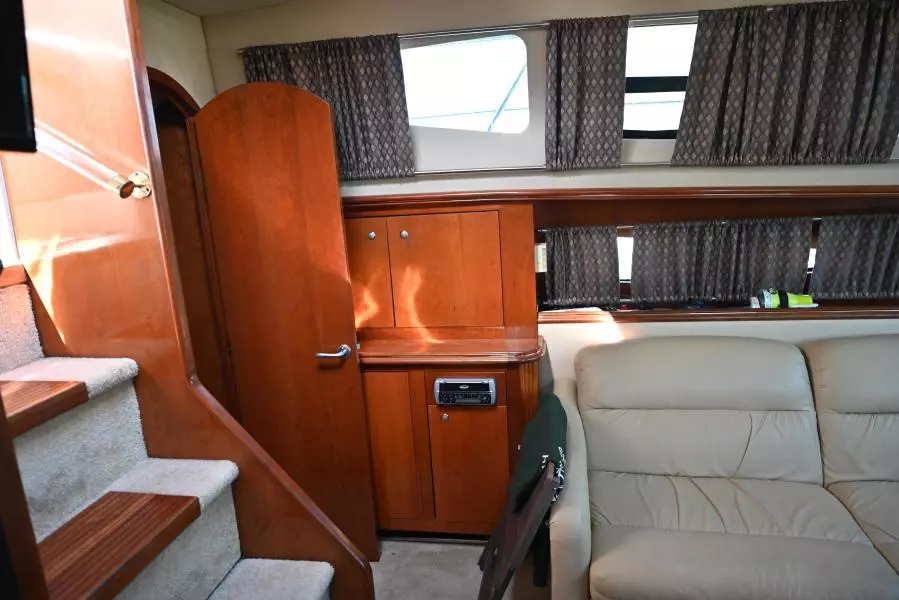 2004 Cruisers Yachts 405 Express Motor Yacht