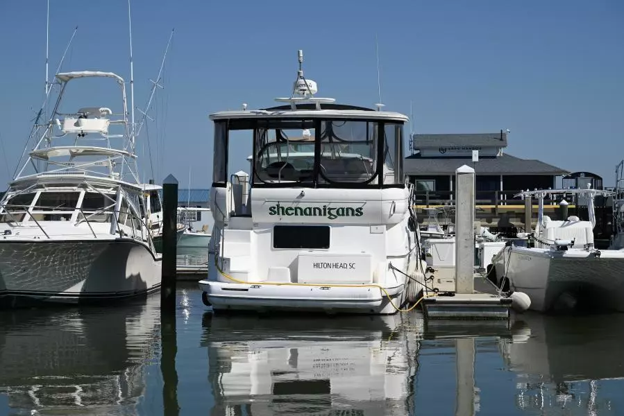 2004 Cruisers Yachts 405 Express Motor Yacht