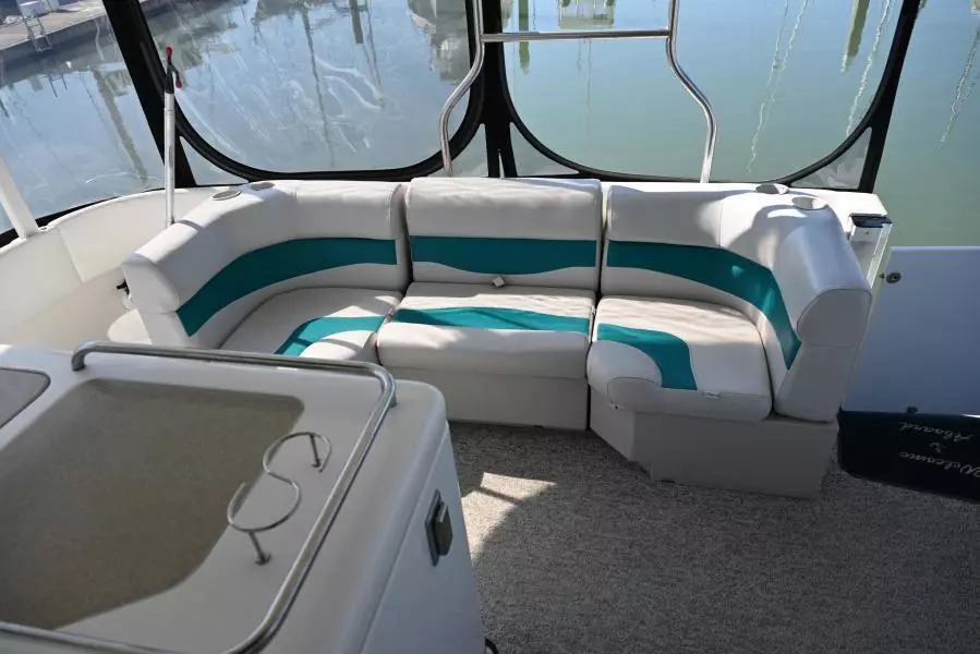 2004 Cruisers Yachts 405 Express Motor Yacht