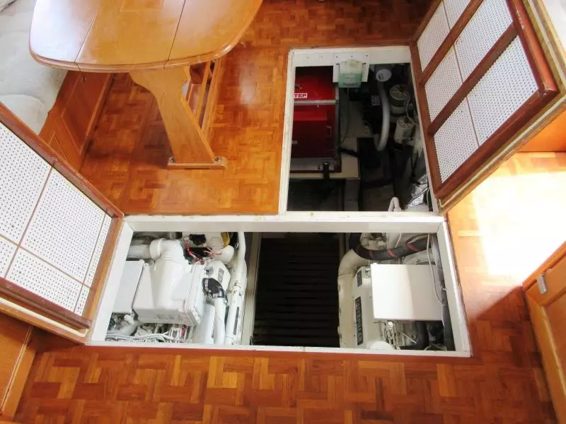 Salon Engine Room access (4) panels