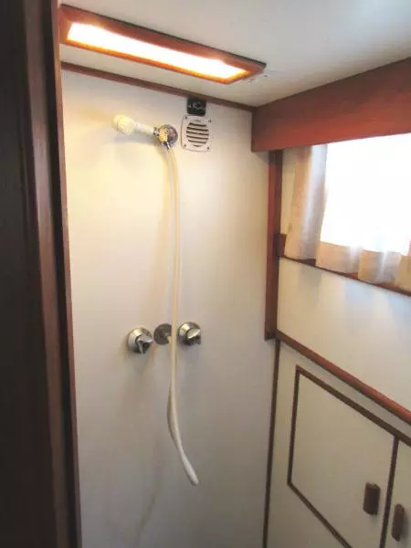 Aft / Master Cabin Shower
