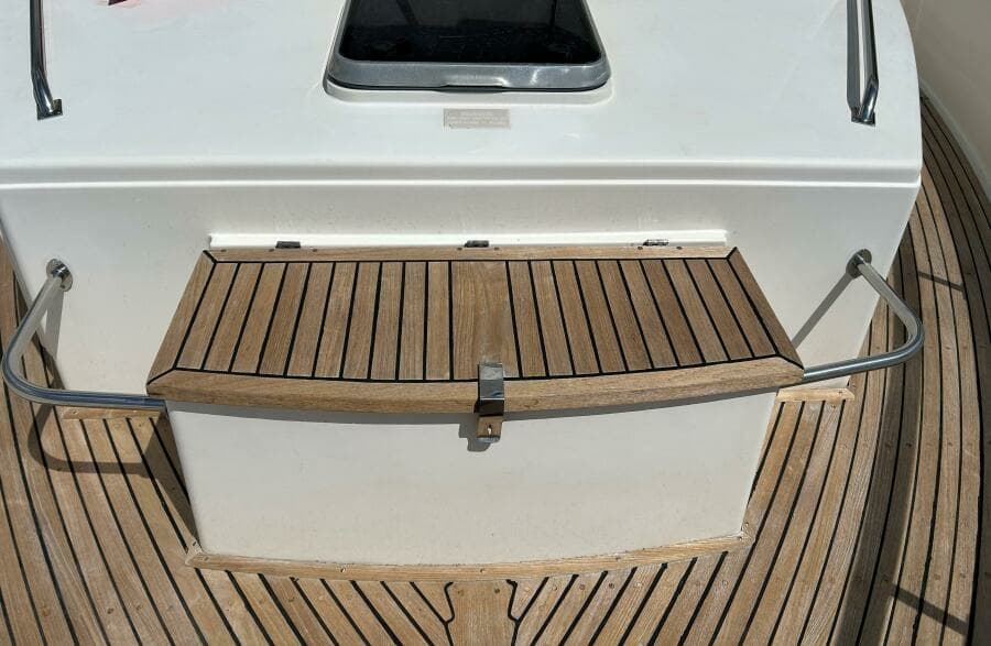 Foredeck locker