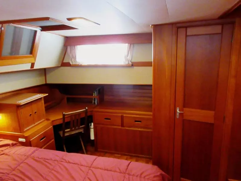 Port side & Head entrance