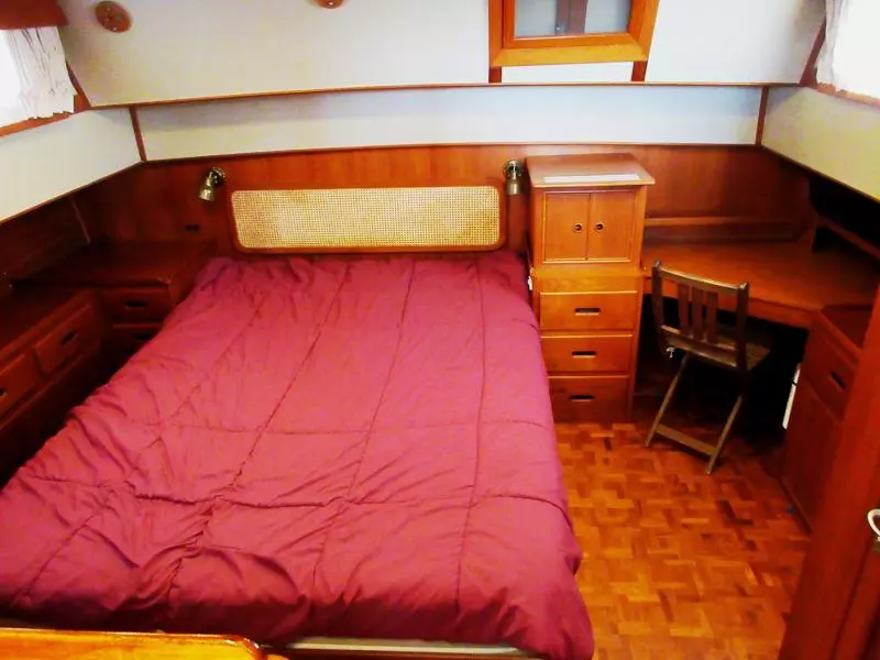 Aft Cabin Island Berth layout