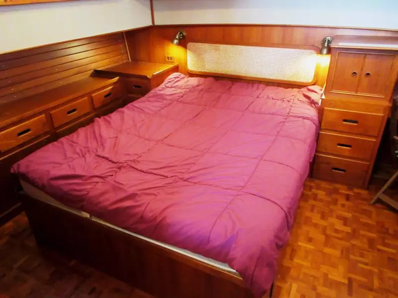 Queen-size berth