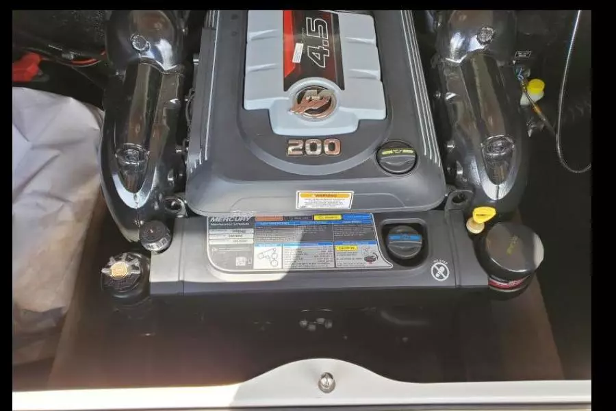 2018 Stingray 215 CR