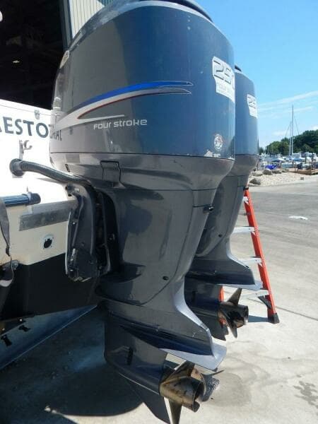 2006 Grady-White 28 Release