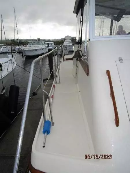 36' Kadey Krogen starboard side deck1