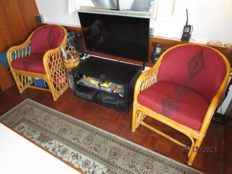 36' Kadey-Krogen salon starboard seating