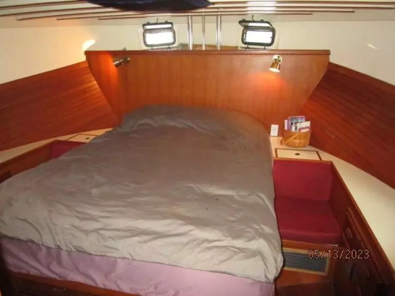 36' Kadey-Krogen master stateroom