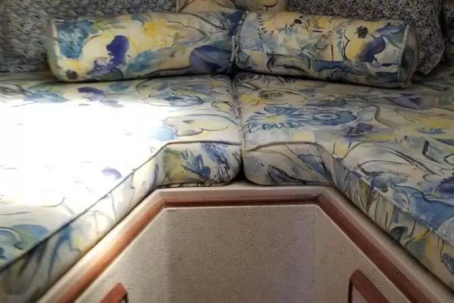 1987 Bertram 33 Flybridge Cruiser