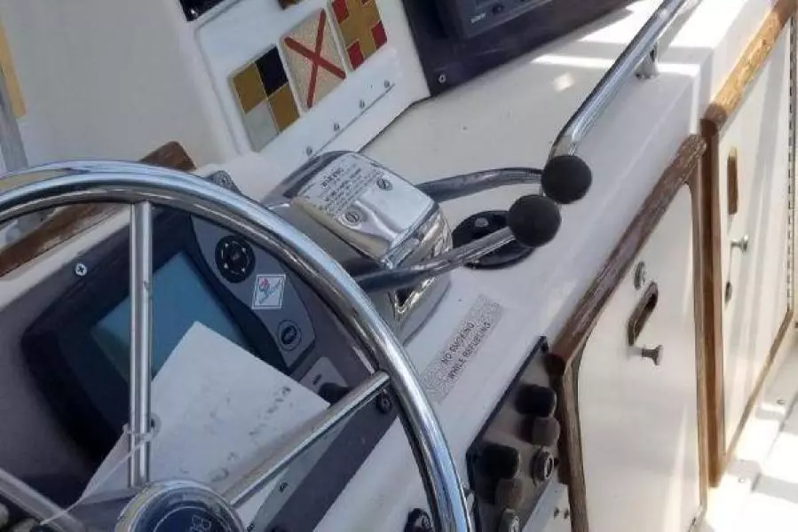 1987 Bertram 33 Flybridge Cruiser