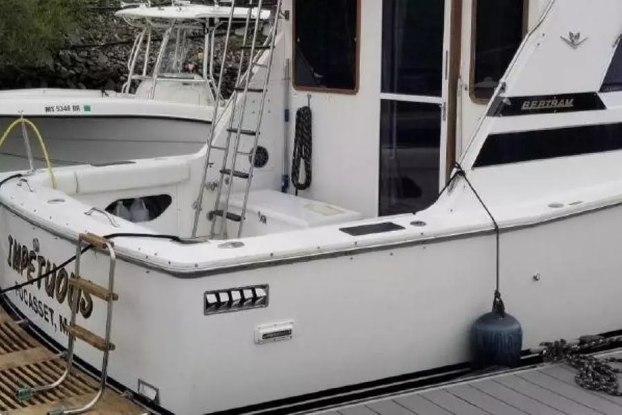 1987 Bertram 33 Flybridge Cruiser