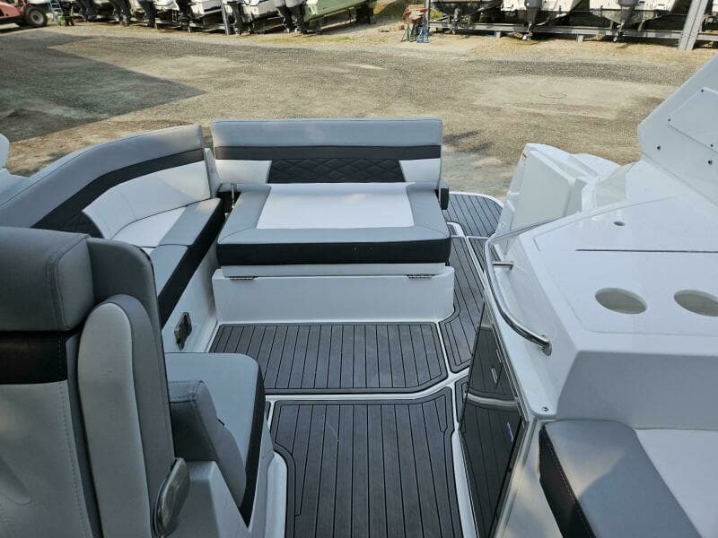 2021 Monterey 295 SY