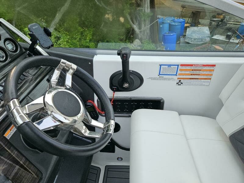 2021 Monterey 295 SY