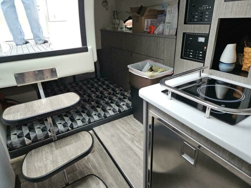 2021 Monterey 295 SY