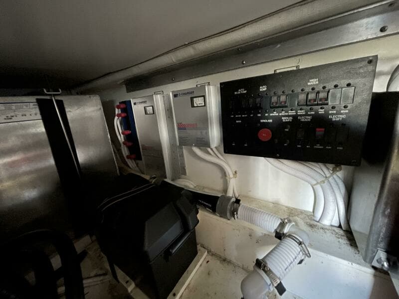 2004 Carver 360 Sports Sedan