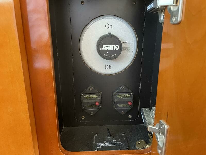 2004 Carver 360 Sports Sedan